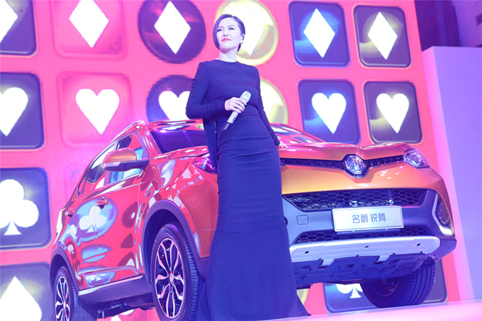 “卷福”首访中国，成功挑战名爵锐腾“8秒破百”